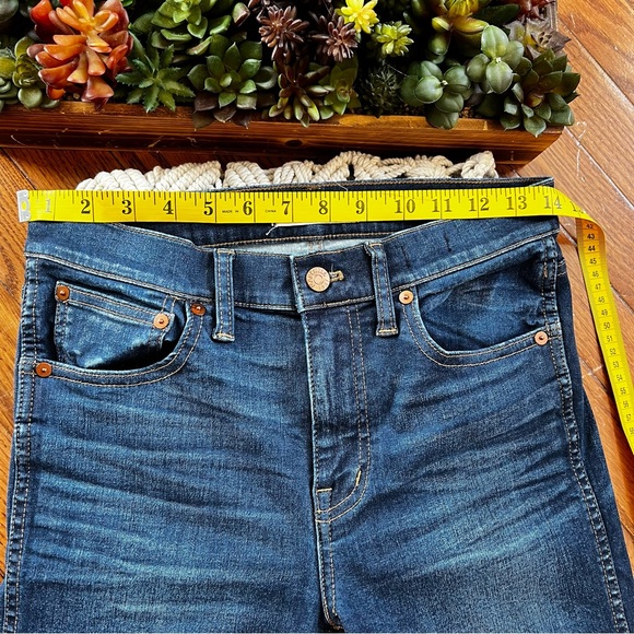 Madewell | 9” High Riser Skinny Skinny Jean - Picture 3 of 9